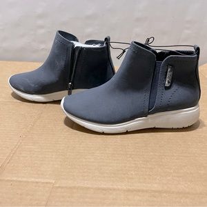 AK SPORTS NWT